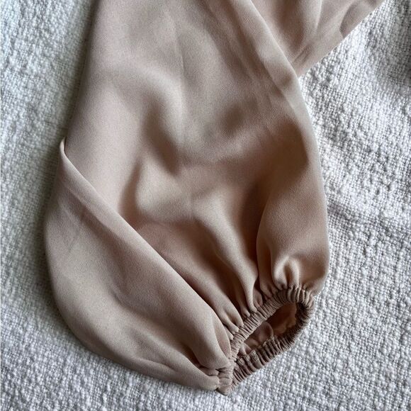 Remidoo Tan Crop Top With A Tie In The Back. Long Sleeves. NWT Size Small - Picture 3 of 5